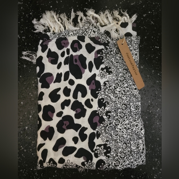 Purple Leapord print scarf - Picture 1 of 1